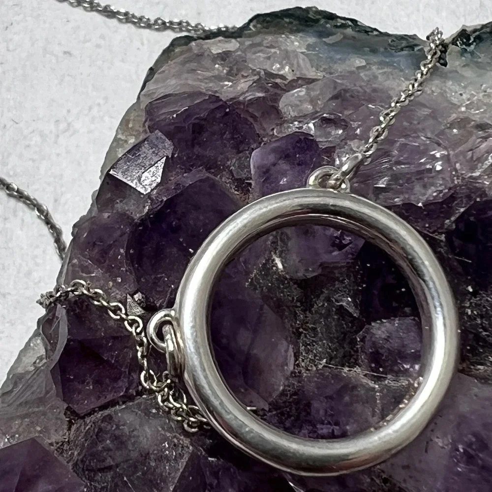 NVC Sterling‎ Silver 925 Circle Eternity Pendant Necklace Minimalist Chain Avon